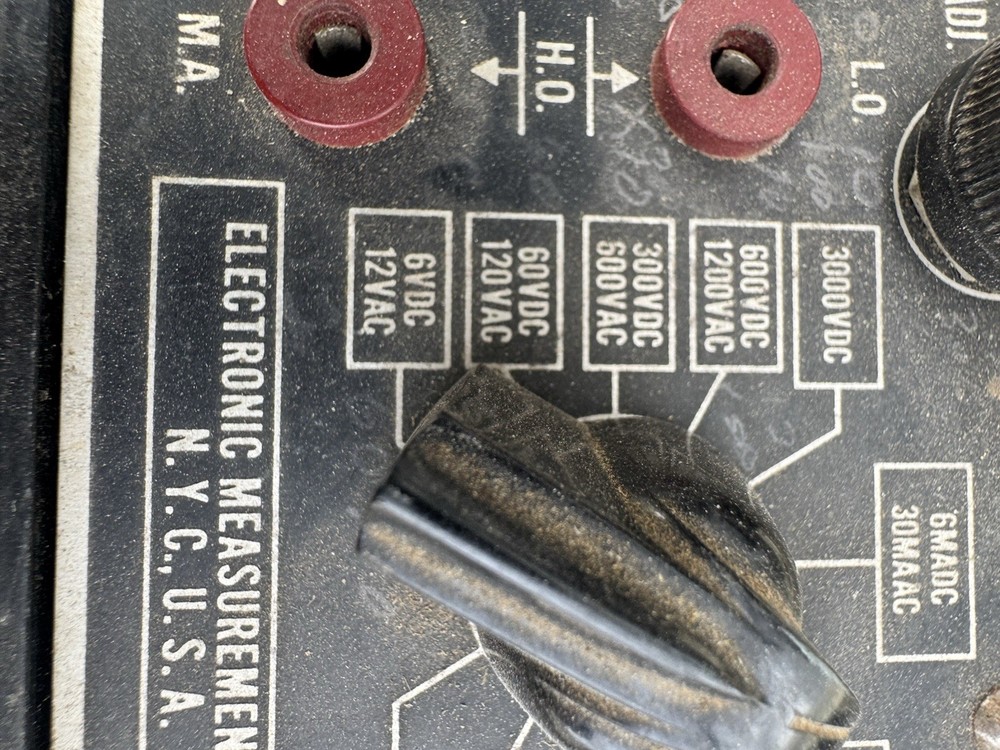 Vintage ELECTRONIC MEASUREMENTS CORP EMC Model 102 volt ohm meter Untested