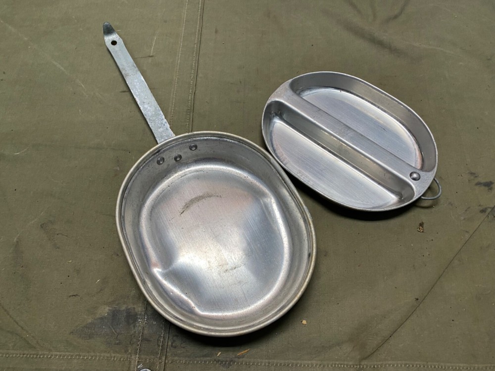 ORIGINAL WWII US ARMY INFANTRY M1942 MESS KIT--AGMCO 1945