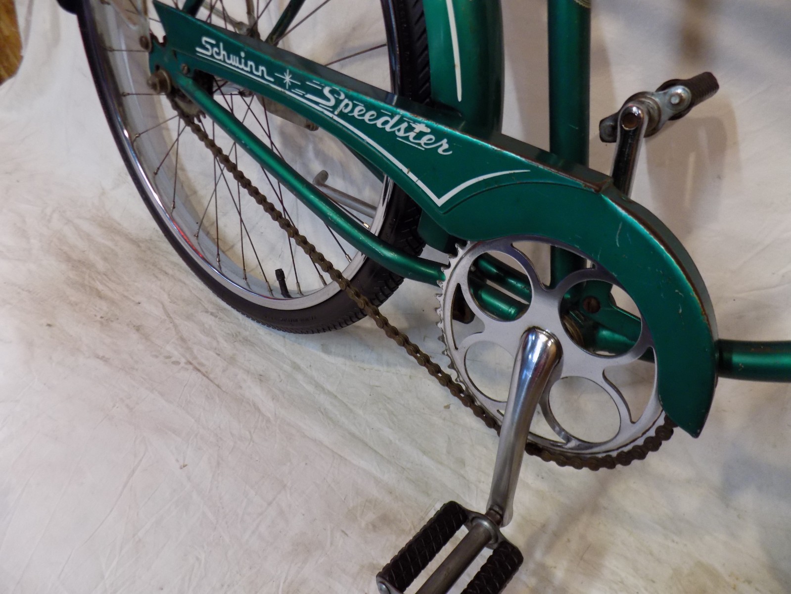 1957 SCHWINN SPEEDSTER MENS AMERICAN 24 BIKE GREEN TYPHOON JAGUAR TIGER CORVETTE