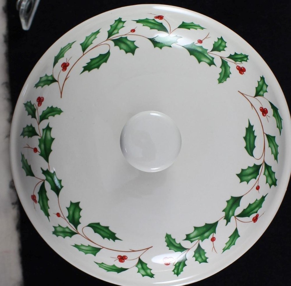 Lenox HOLIDAY Round Covered Casserole GREAT CONDITION