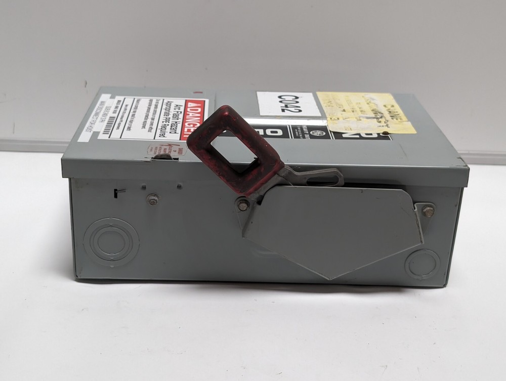 GENERAL ELECTRIC TH3361 Model 10 Safety Switch (USED).