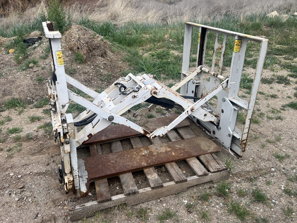 Cascade 4500 LB Push/Pull Slip Sheet Forklift Attachment 45E-PS-352