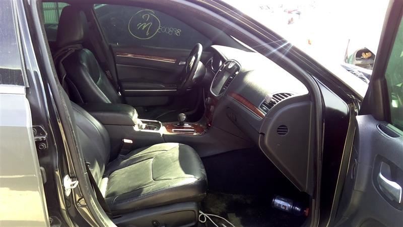 300 2014 Fuse Box Cabin 1038366111