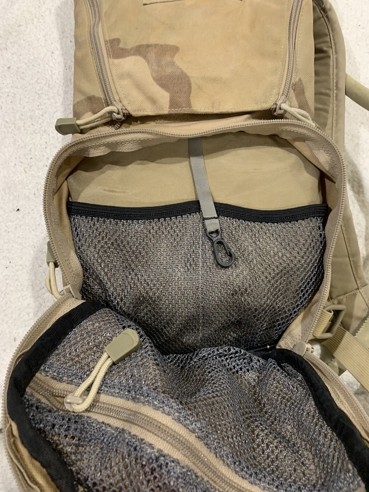 Camelbak Desert Camouflage Hydration Pack Backpack Has Bladder