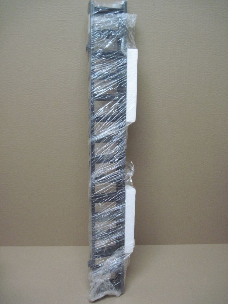 Tripp Lite SRCABLERINGVRT 6Ft Vert Cable Manager Flex Ring Toolless Mounting