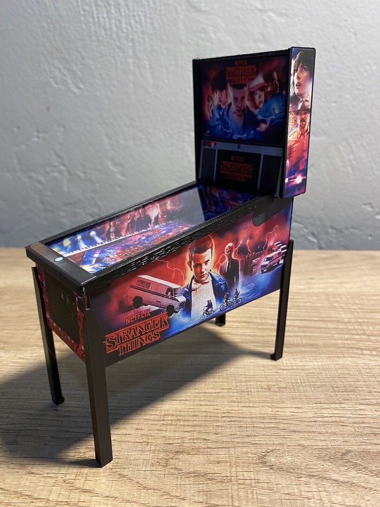 1:12 Scale Replica “Stranger Things” Pinball Machine Mini Model Keepsake Trophy