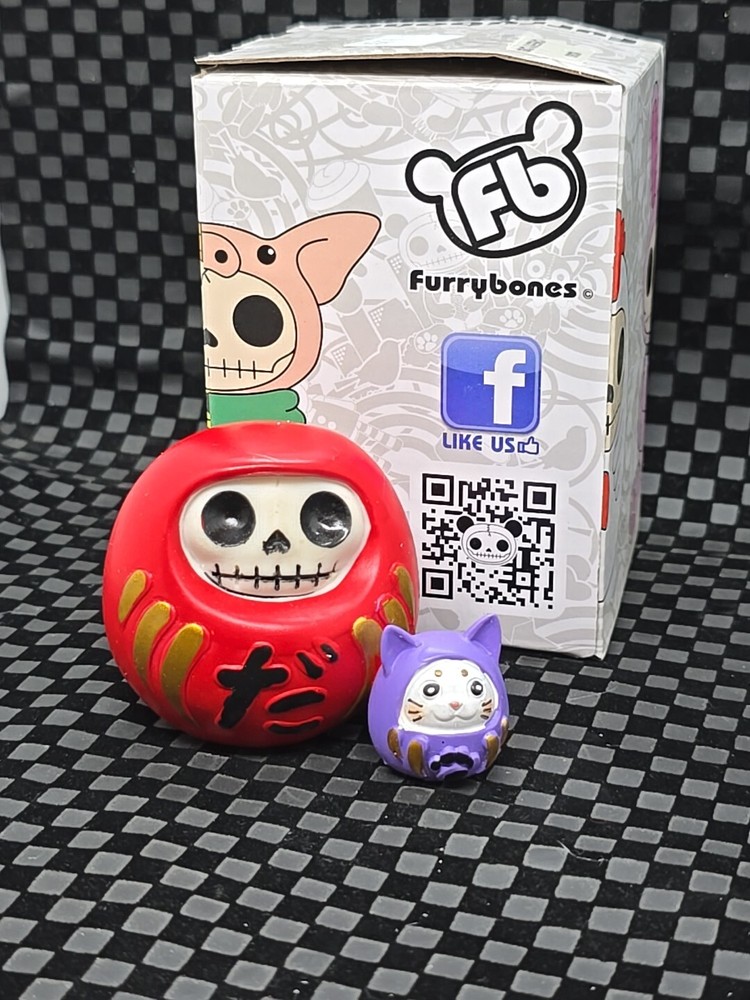 Furrybones Figurine 'Daruma'.