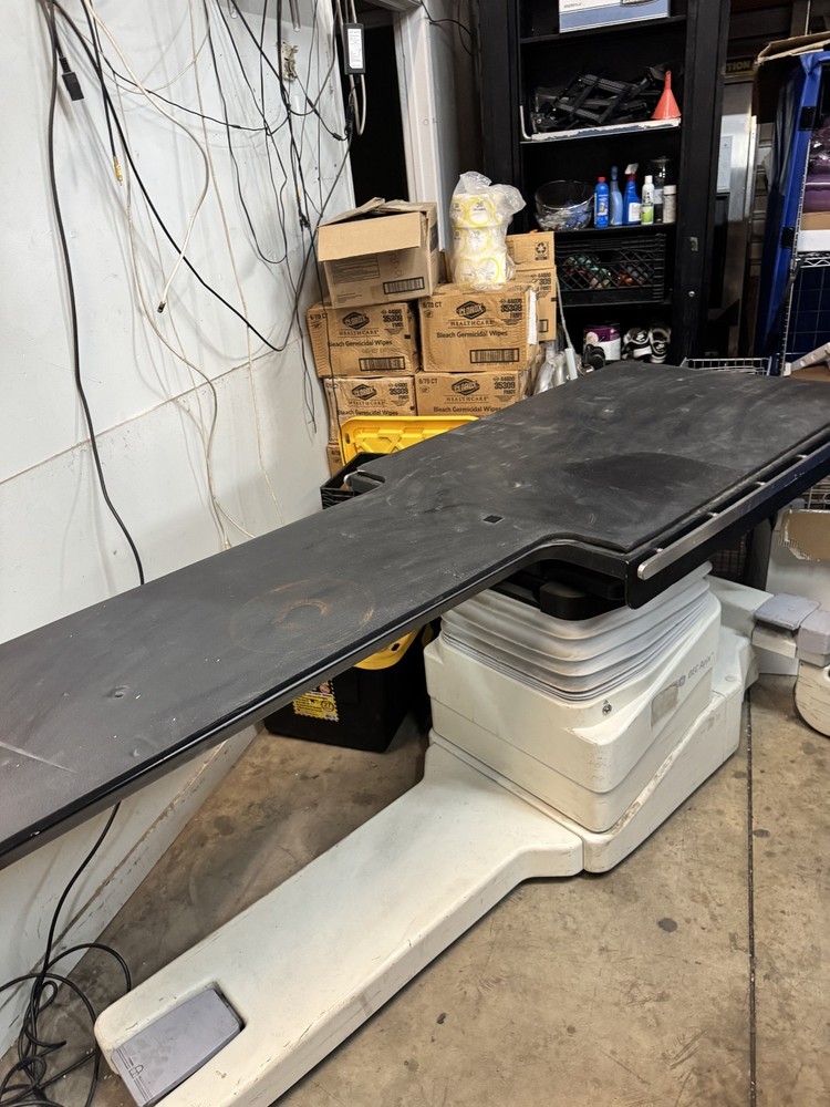 GE Apix CV Imaging table