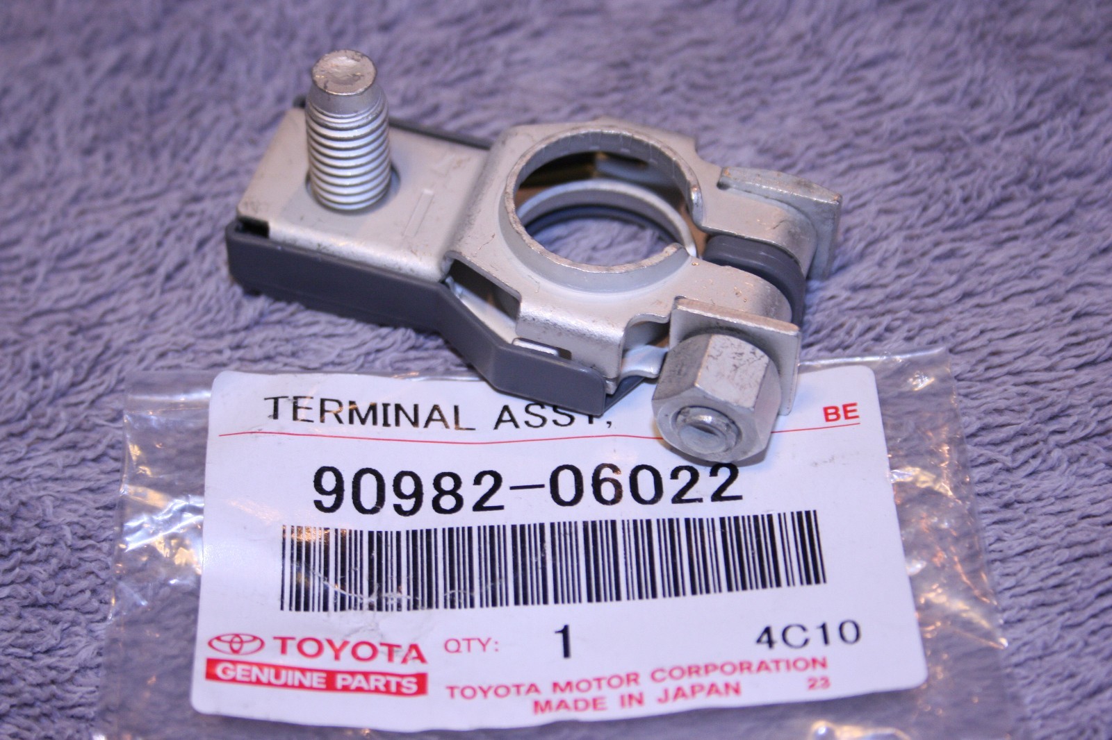 90982-05035 & 90982-06022 Battery Terminals with (2) nuts - Genuine Toyota