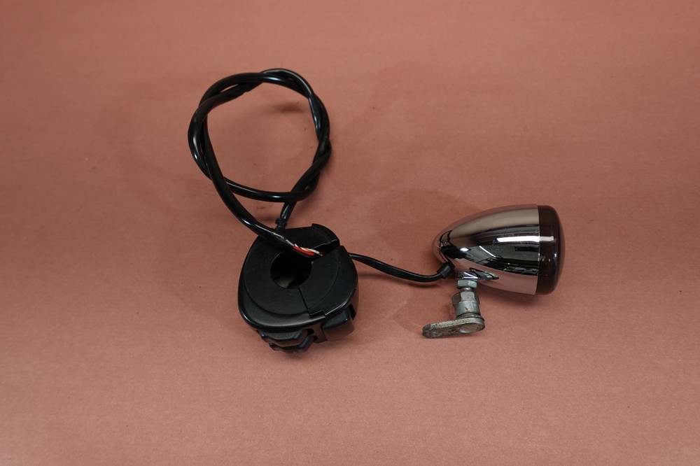 2009-2011 Harley Davidson Rocker C FXCWC Left Control Switch Blinker