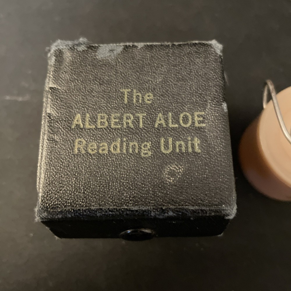 Albert Aloe Magnifier Reading Unit