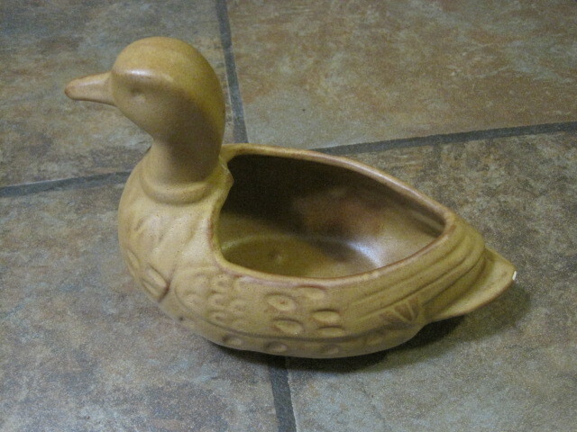 DUCK PLANTER ~ BROWN POTTERY ~ UNKNOWN MAKER ~ 8½" x 6" ~ VGUC