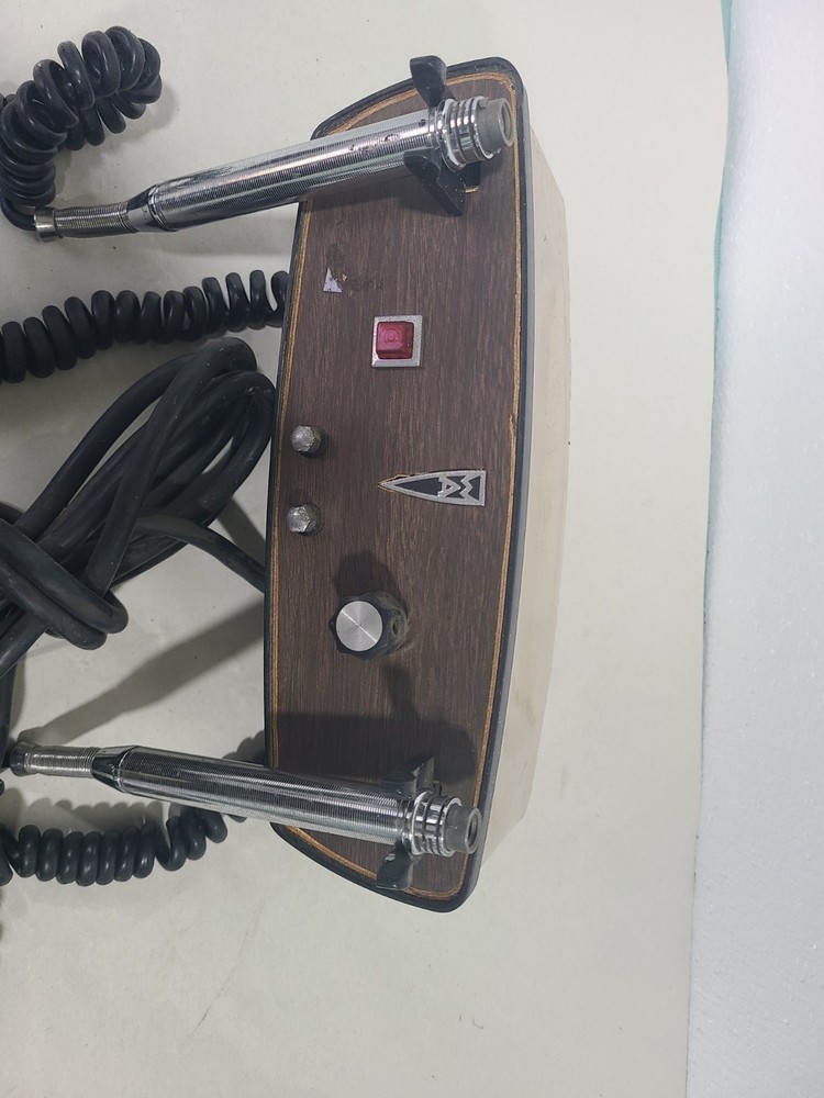Welch Allyn Wall Transformer Model 749, Powers Up, AS IS UNTESTED