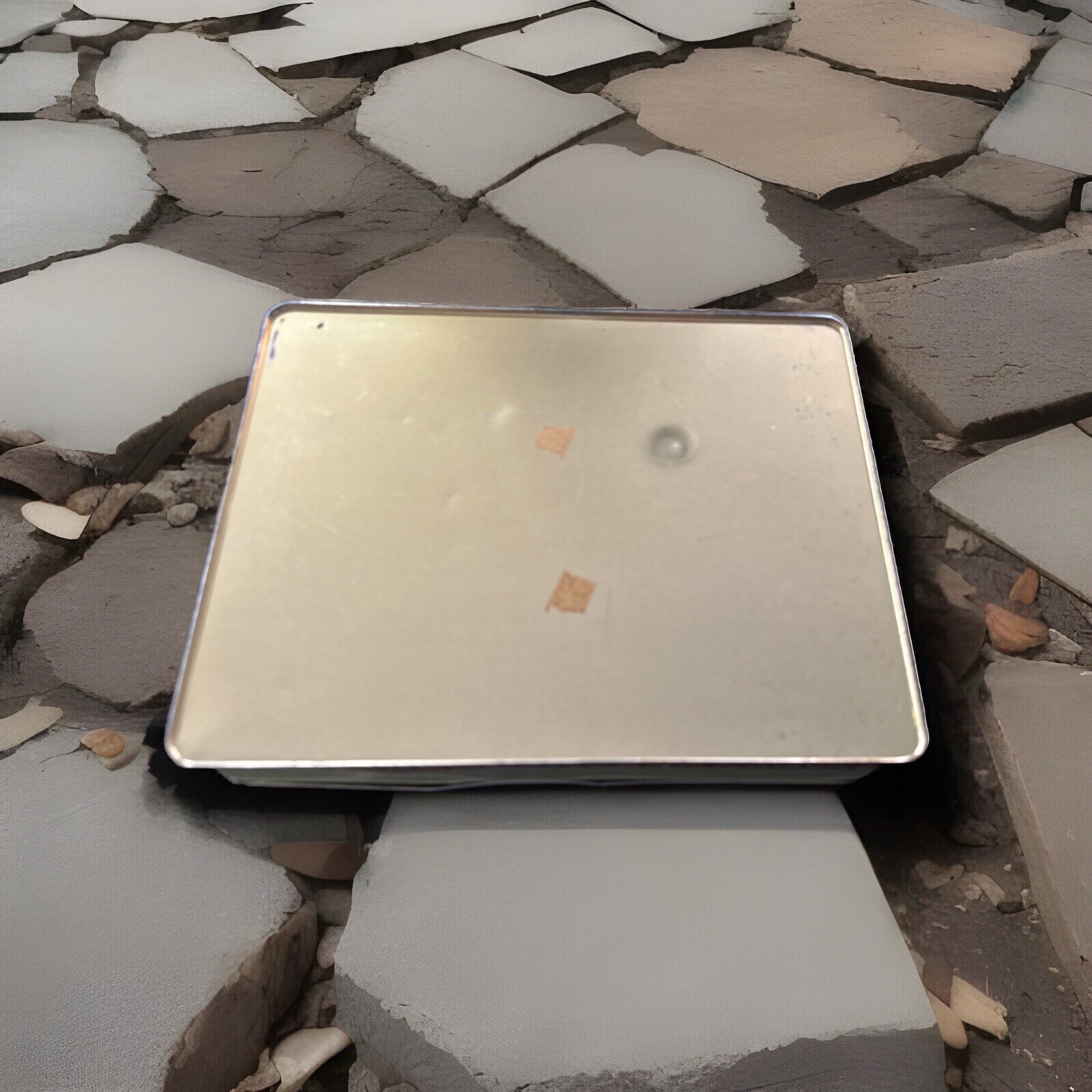 Bob Marley Reproduction Clippings, Notes & Other Clippings In Zen Tin