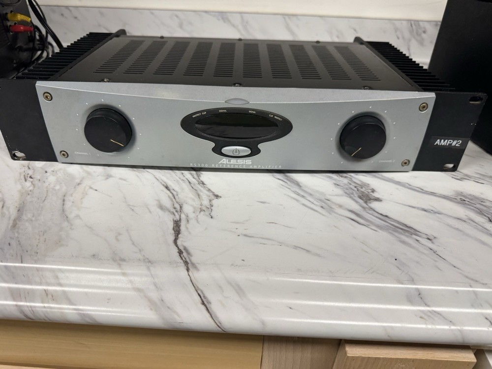 Alesis RS300 Reference Amplifier Rackmount Professional Power **FAST SHIPPING**