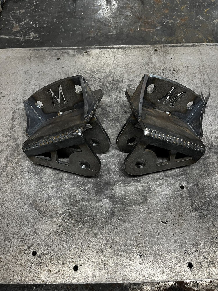 Offset Traction Bar Frame Mounts (5/8” Bolt Hole)