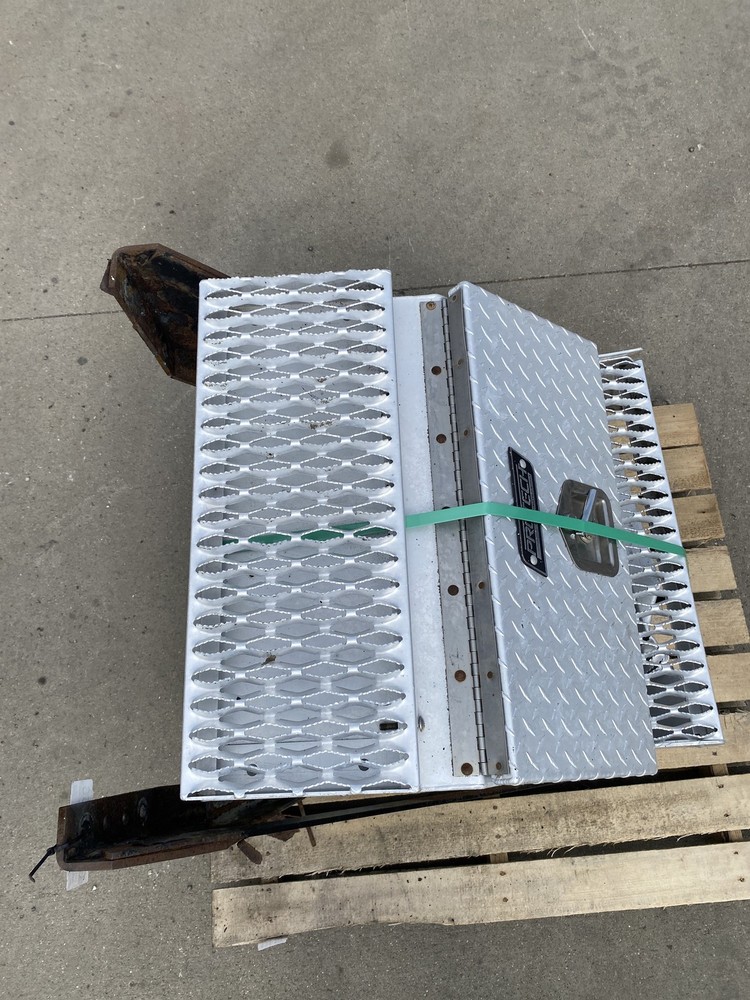 2014 Freightliner Cascadia Tool Box (693-10256)