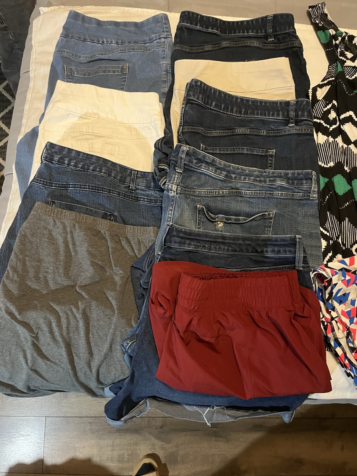 Bundle Of 54 Pieces Of Woman’s 2x-4x Tanks, Tees And Shorts And Capris