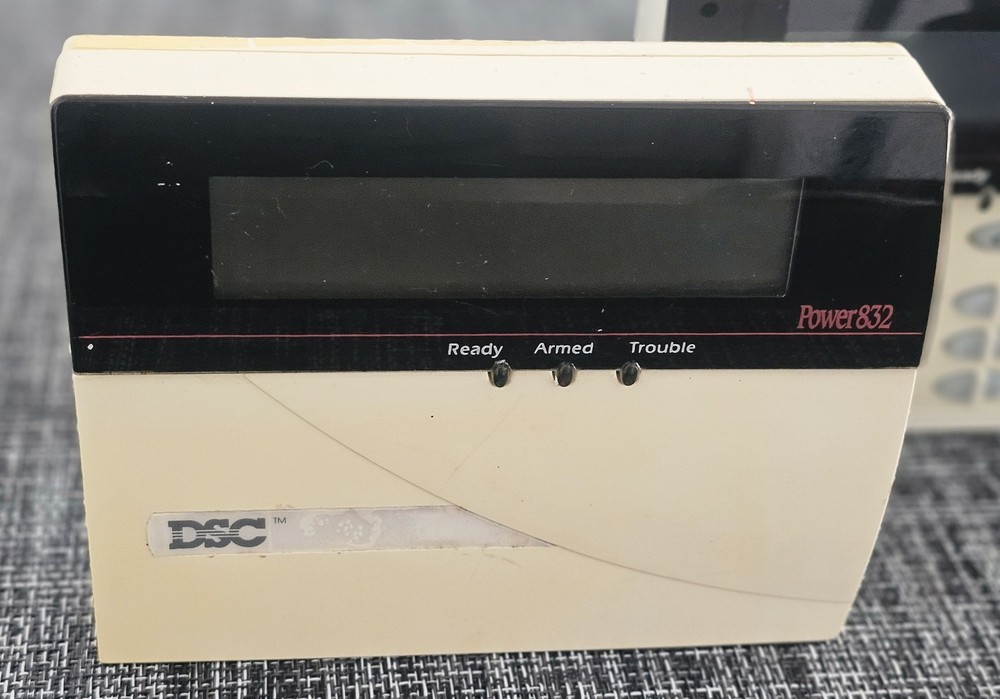 DSC LCD5500Z - Power832Programmable MessageLCD keypad