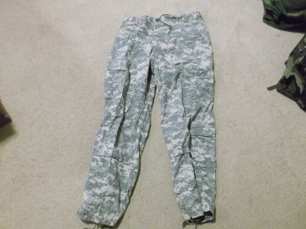 US  ARMY ACU PANTS  SIZE MEDIUM - REGULAR