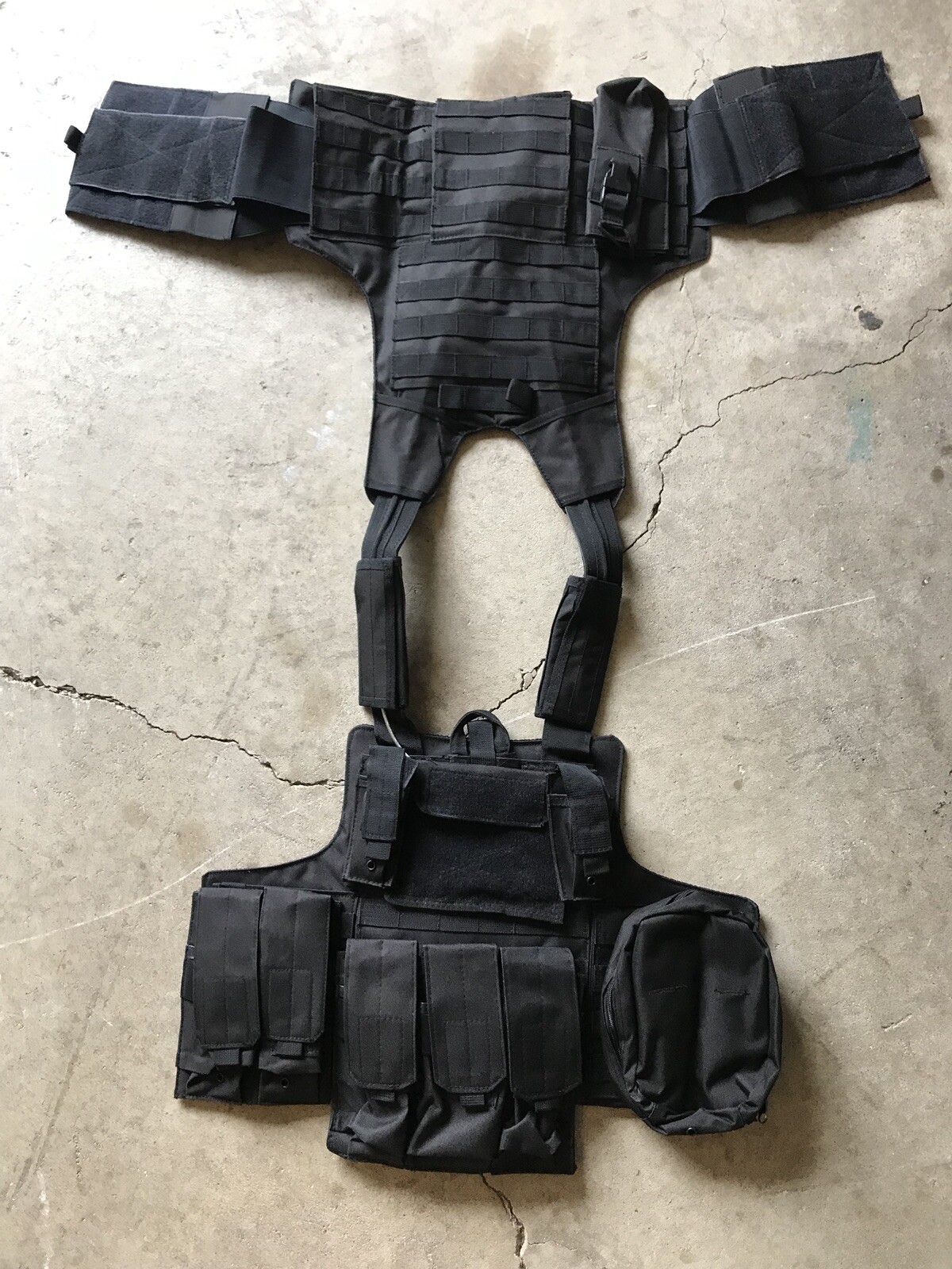 Black Tactical Vest Plate carrier w/ 2 Curved 10x12 Plates & Side Plates