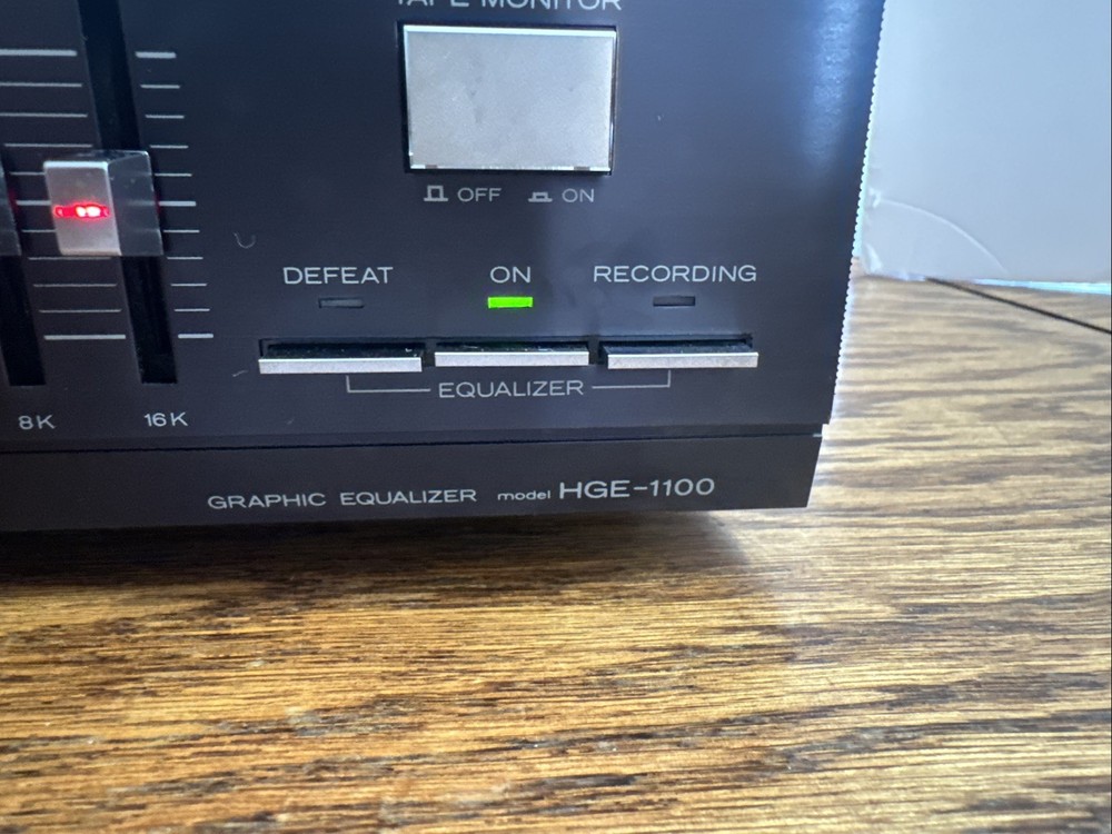 Hitachi HGE-1100 Graphic Equalizer Tested And Fully Functional.