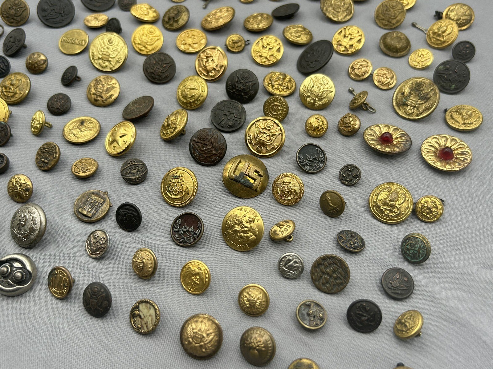 Random Lot Of (4) Original War Buttons - Military Antique Brass More Read