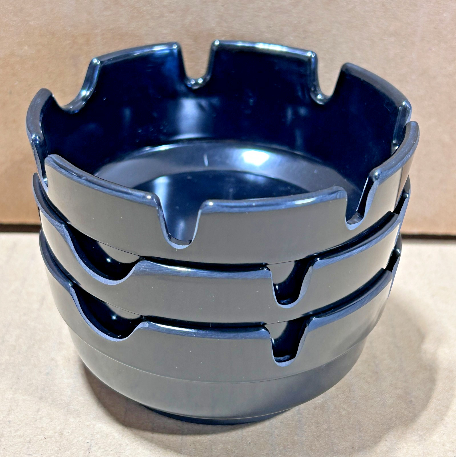 Winco MAS-4K Round Black Melamine Ash Tray Office Patio Restaurant Bar *3 PACK