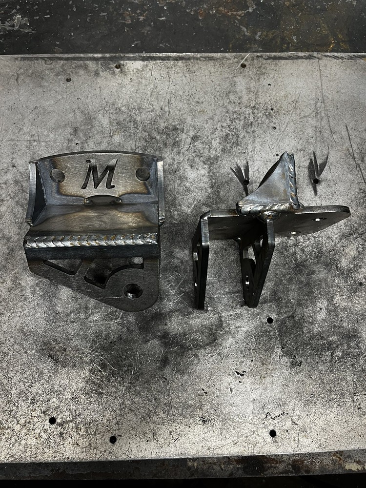 Offset Traction Bar Frame Mounts (3/4” Bolt Hole)