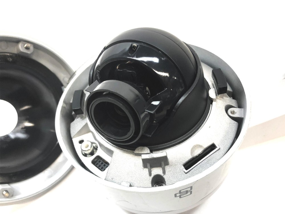 Interlogix TruVision Dome Camera W/ Wall Mount (Untested) TVD-M2210V-2-N USED