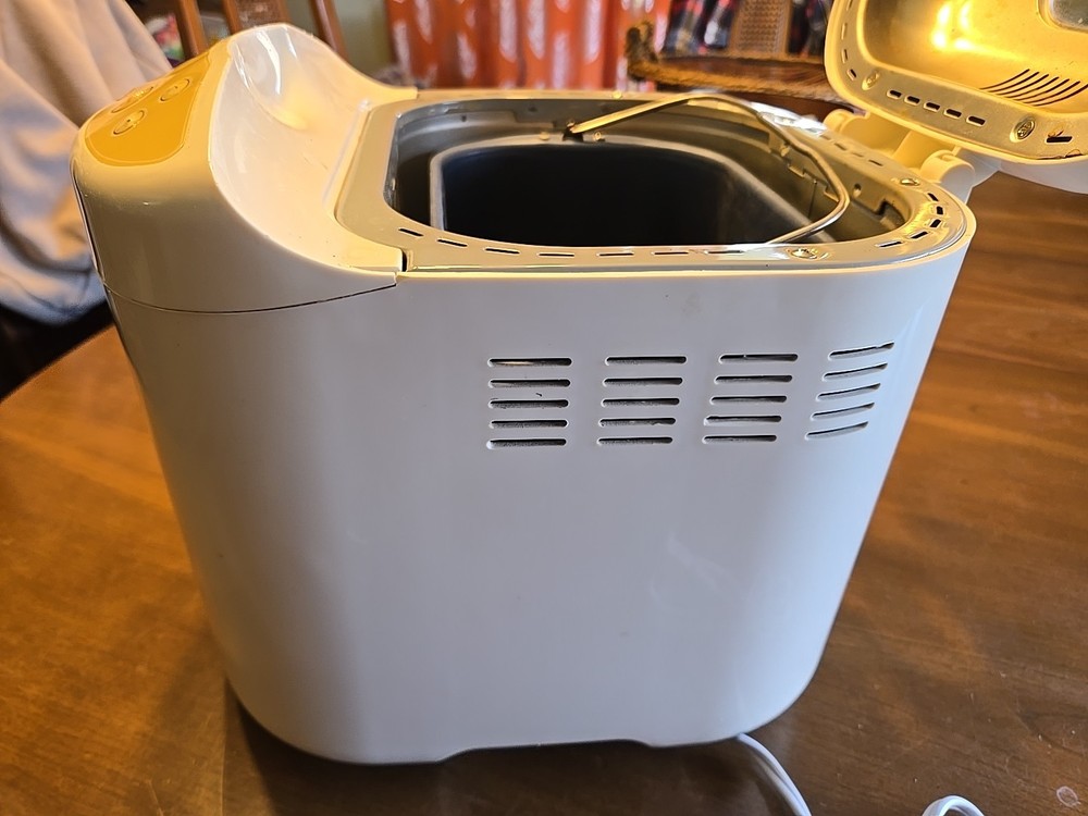 Breadman TR520 Bread Maker Machine 8 Settings 2lb Loaf Auto Bake Dough White