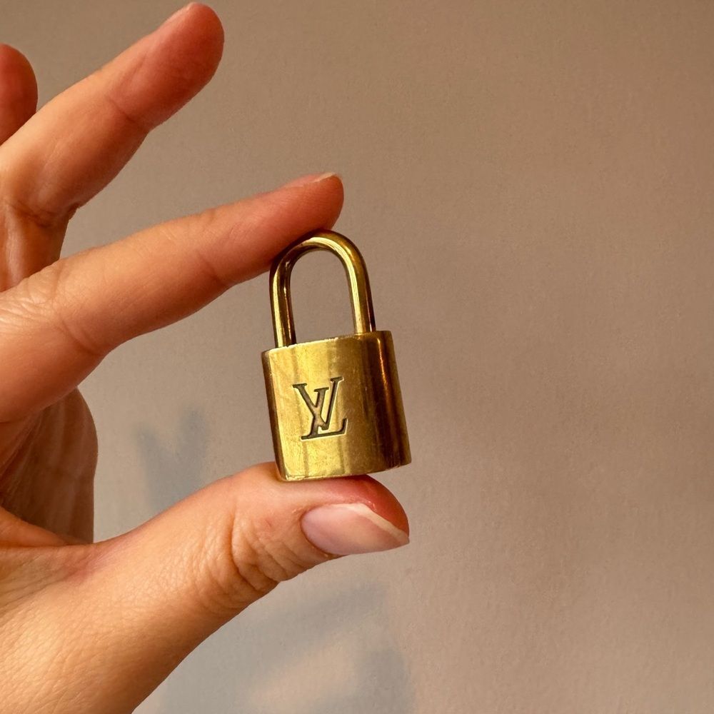 Louis Vuitton Lock Only #313