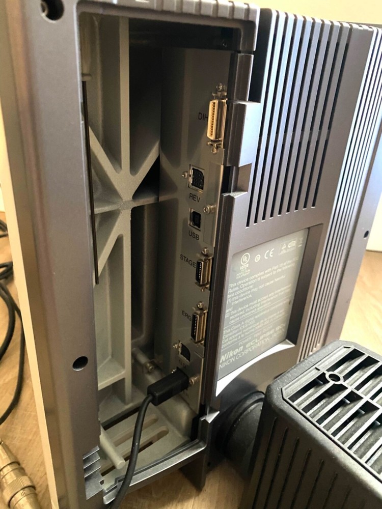 NIKON Eclipse 90i Microscope w/ 5 Objectives