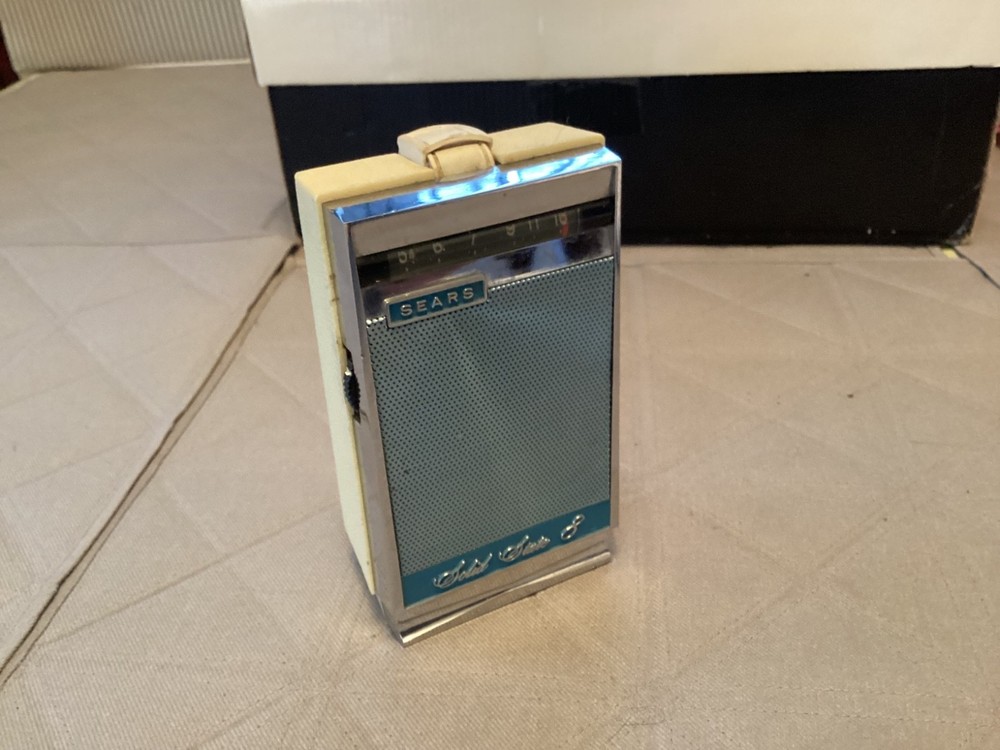 Vintage Sears Solid State 8 Radio