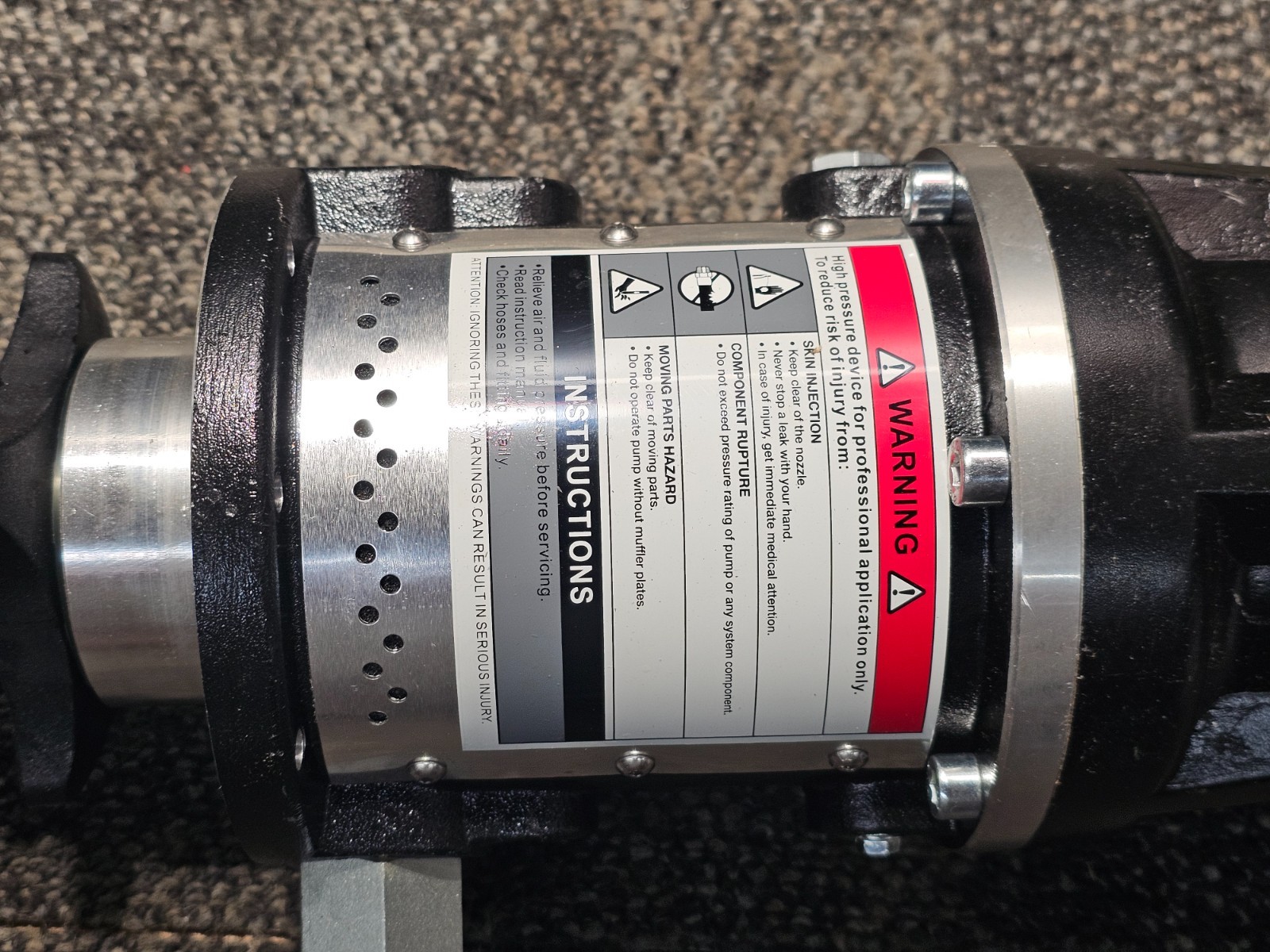 Roughneck Heavy-Duty Air-Operated Oil Pump, 10.6 GPM, 5:1 Pressure Ratio