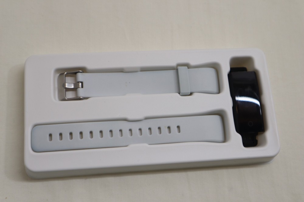 GRV FITNESS TRACKER - WHITE ***