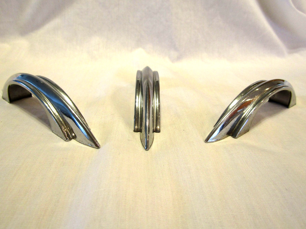 3 Vintage Chrome Drawer Pulls Stepped Sides Pointed Ends Cabinet Handle Amerock