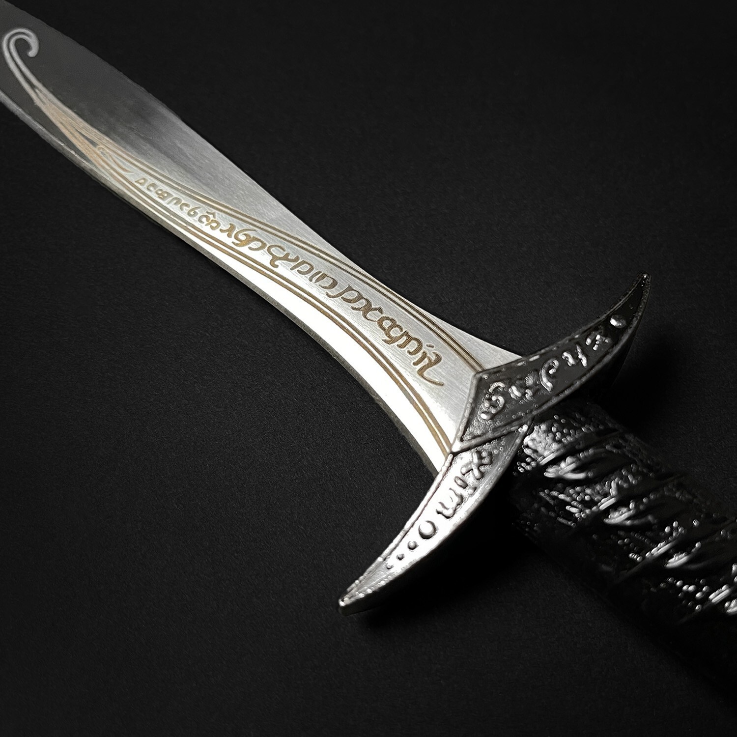 11" The Hobbit Fantasy Black Sword Dagger Replica (Sting)