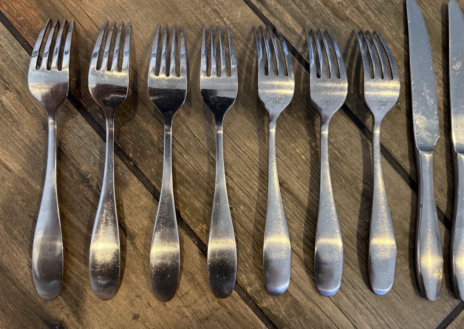 Towle SATIN PETAL 18/0 Living Collection Flatware Set of 40 Spoons Knives Forks