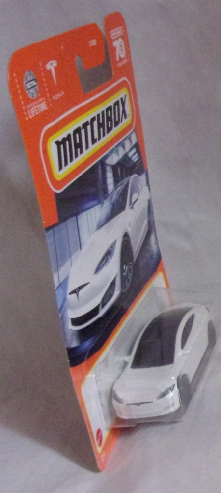 KKar Matchbox - 2022/23 Basic - 86/100 * Tesla Model S - White