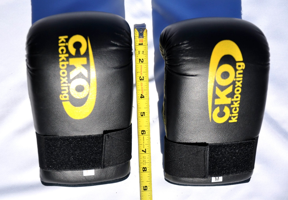 CKO Kickboxing Unisex Black Gloves size Medium EUC