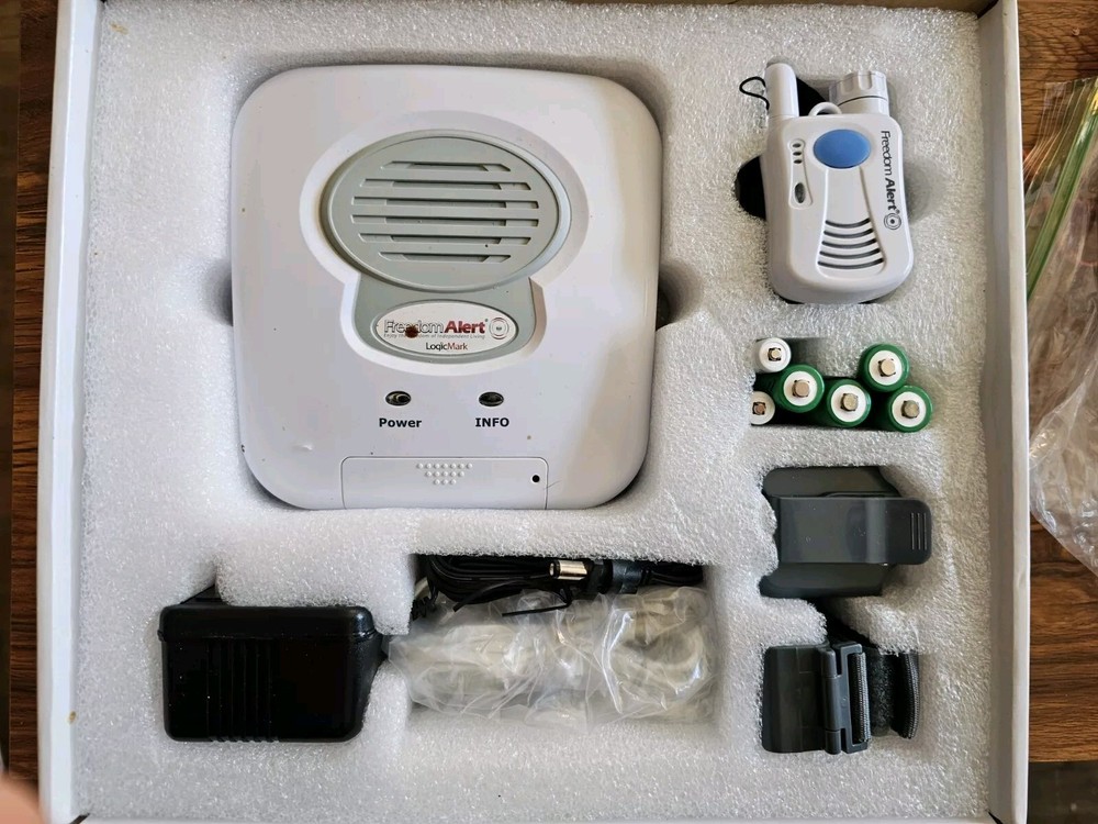 LogicMark 35911 Freedom Alert Wireless Emergency System DECT Technology COMPLETE