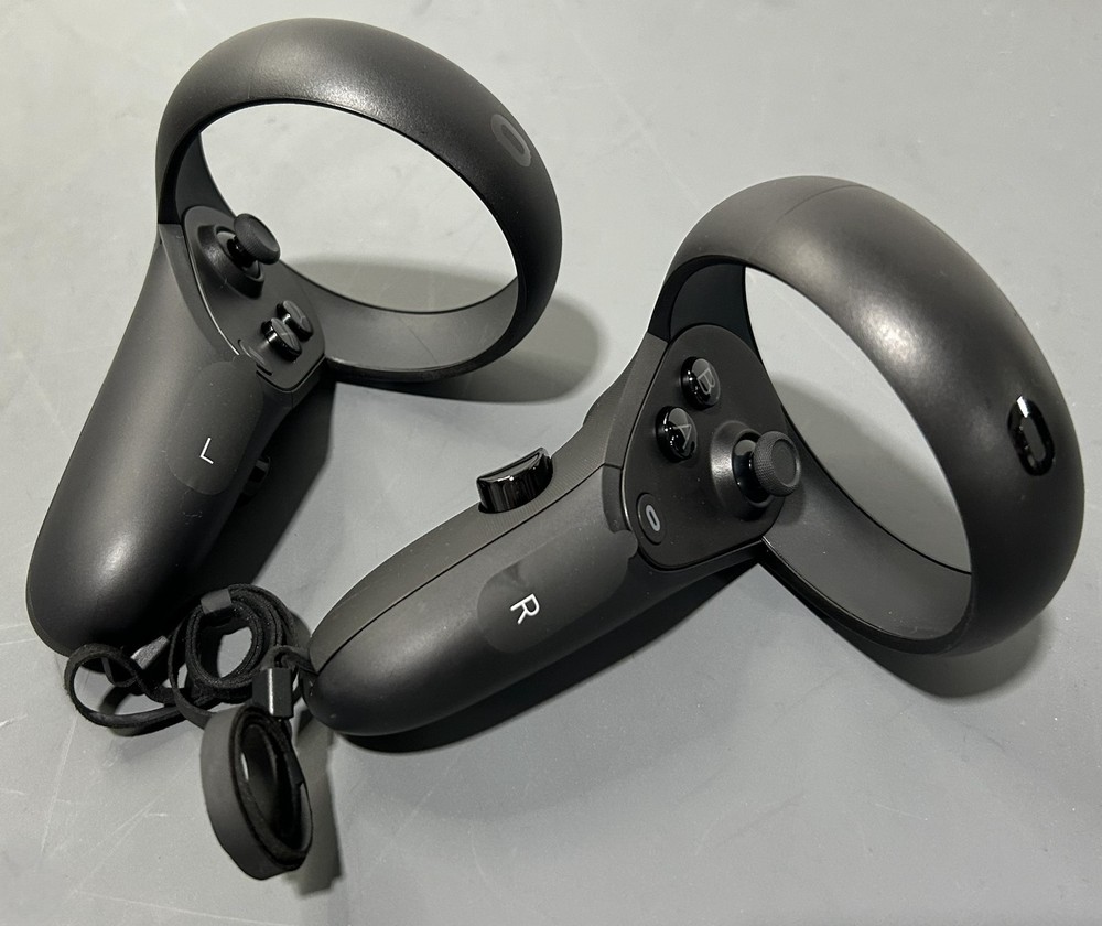 Oculus Quest 1 Black VR Headset With Controllers and Charger Tested