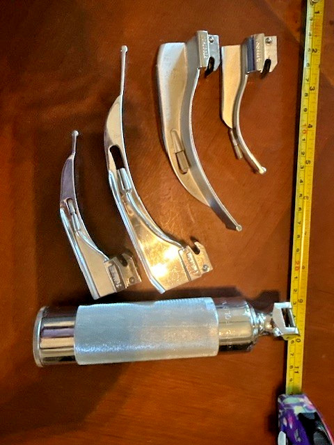 Macintosh Foregger Folding Scope with light Laryngoscope