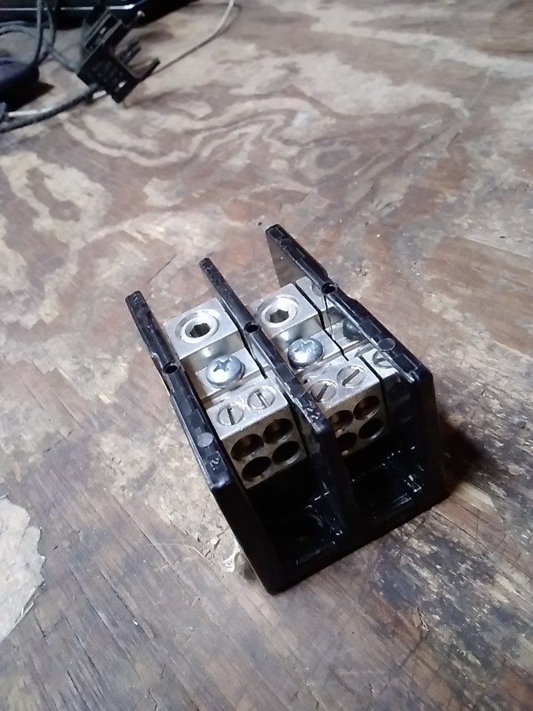 Square D 9080LBA262104 Power Distribution Block