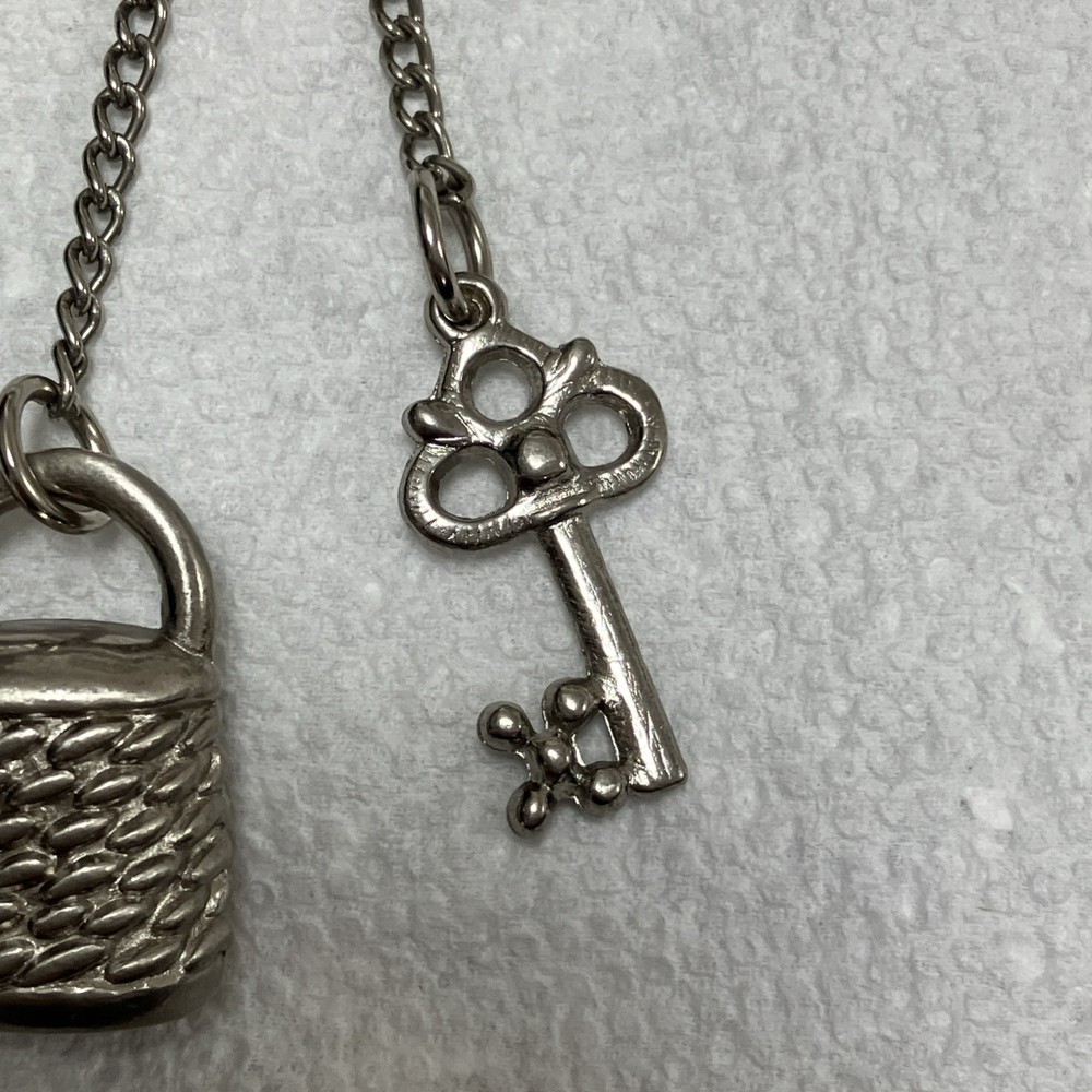 FABULOUS KEYRING WITH 3 ATTACHMENTS