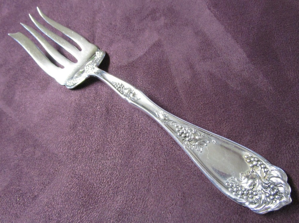 CRAWFORD 1913 Serving Fork Grape Motif Silverplate No Monogram