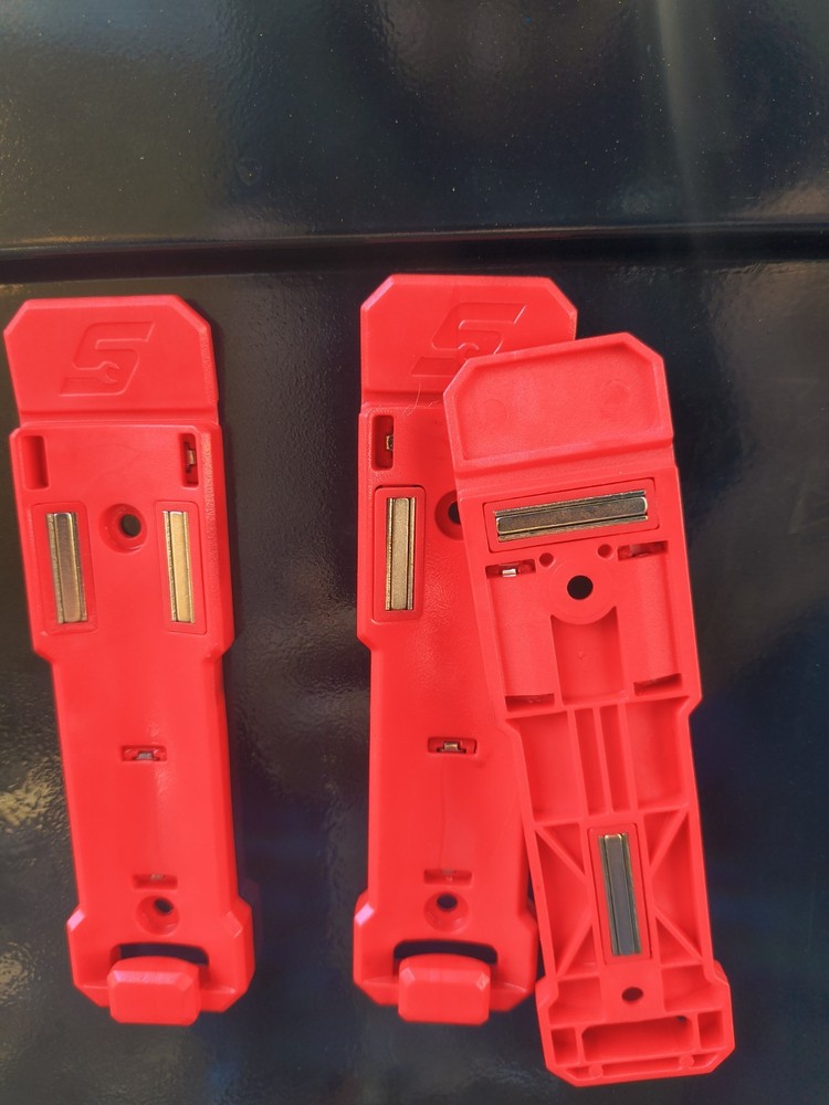 SNAP ON MagneticSpray Holder (3 pack)
