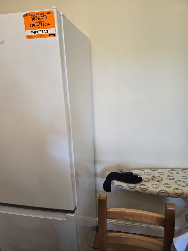 hotpoint H1NT 821E W 1 Split Fridge and Freezer