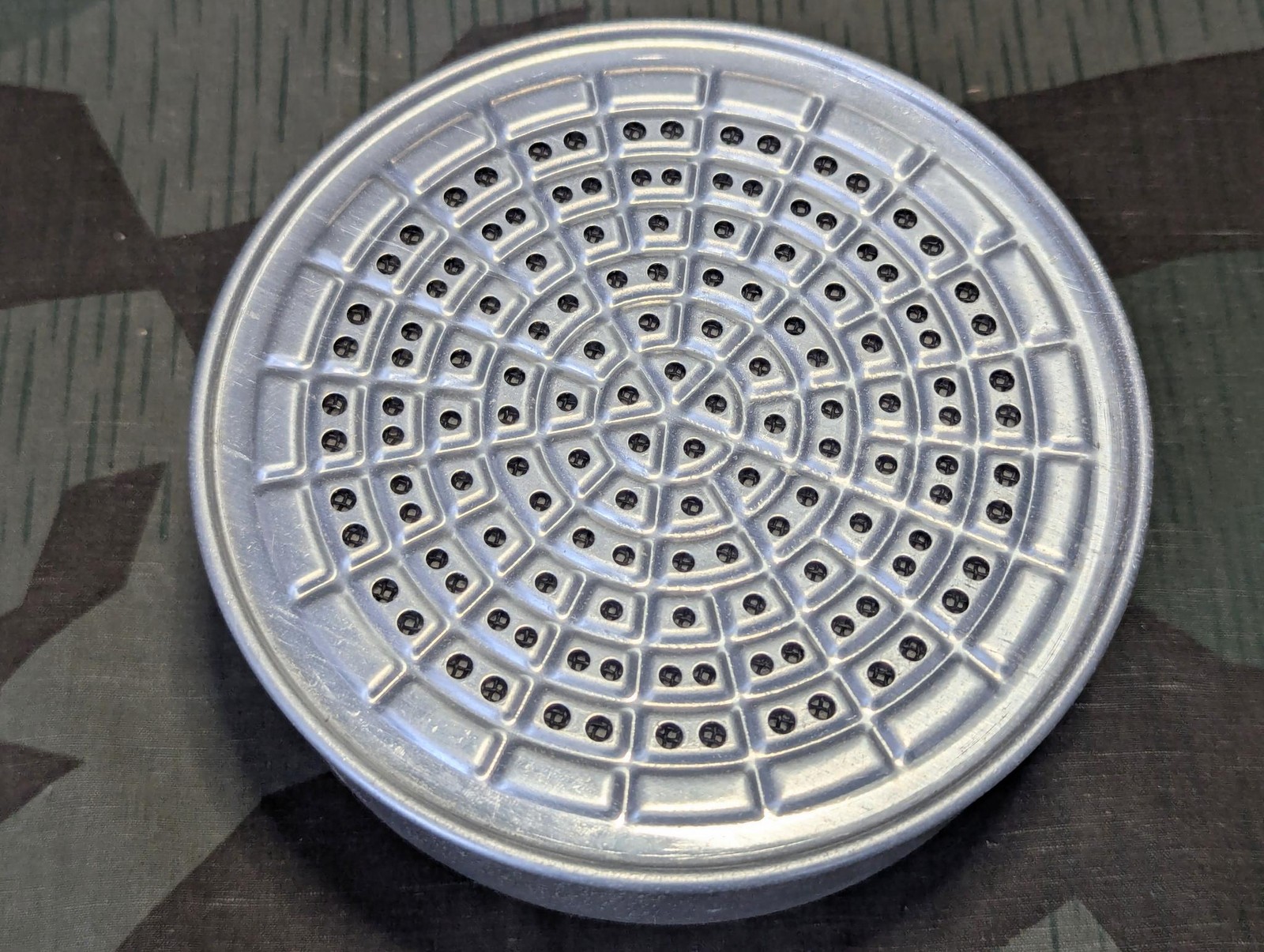 WWII German VM40 Volksgasmaske Luftschutz Men's Gas Mask in Box Volks Gasmask